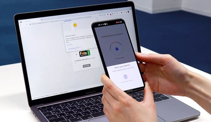 セキュリティキーの課題を解決する スマートフォンの生体認証 - 生体情報を活用したMFAにより、安全で便利なパスワードレス認証を実現