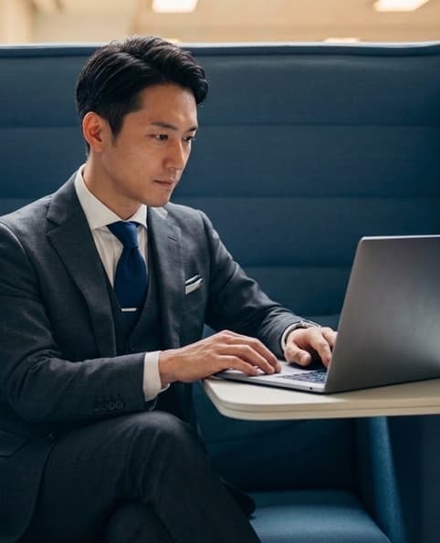 セキュリティキー導入の検討課題を考えるビジネスパーソン (セキュリティキーにおける「3つの課題」) - CloudGate SKaaS|セキュリティキー・アズ・ア・サービス | CloudGate (クラウドゲート)