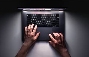 大手通信事業者提供のメールシステムに不正アクセス、最大1422万件の漏洩危機 | ISRセキュリティニュース編集局
