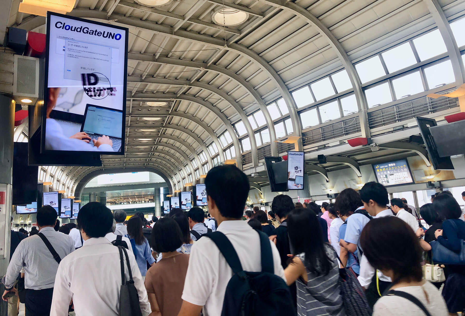 パスワードレス認証PR品川駅デジタルサイネージ広告 (Passwordless authentication PR Shinagawa Station)