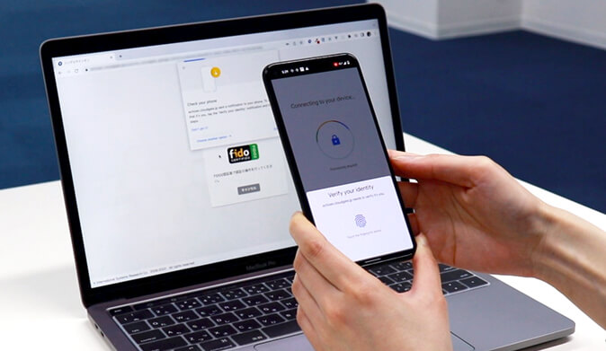 セキュリティキーの課題を解決する スマートフォンの生体認証 - 生体情報を活用したMFAにより、安全で便利なパスワードレス認証を実現 