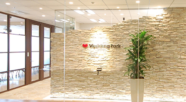 株式会社ウエディングパーク様 パスワードレス認証の全社導入を約1ヶ月で達成